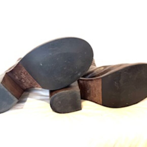 Stylish Brown Ankle Boots - Picture 2 of 5